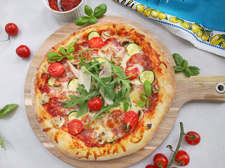 Pizza Cu Salam Si Mozzarella 2 Bucataresele Vesele